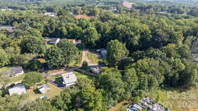 3221 1st Avenue Drive SE, Conover, NC 28613