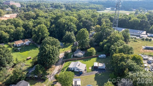 3221 1st Avenue Drive SE, Conover, NC 28613