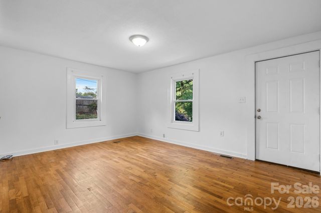 3221 1st Avenue Drive SE, Conover, NC 28613