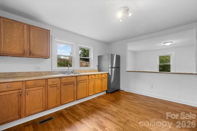 3221 1st Avenue Drive SE, Conover, NC 28613