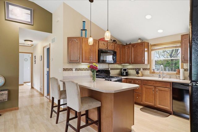 N2852 Schofield ROAD, Lake Geneva, WI 53147