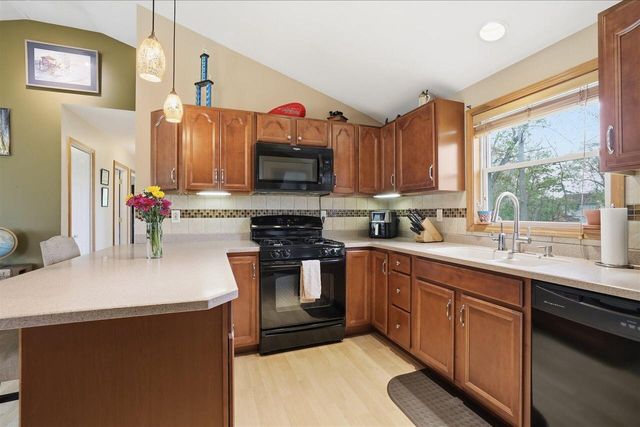 N2852 Schofield ROAD, Lake Geneva, WI 53147