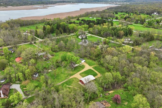 N2852 Schofield ROAD, Lake Geneva, WI 53147