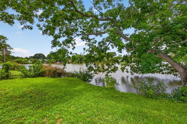 6819 MEADOWLAWN DRIVE N, St Petersburg, FL 33702