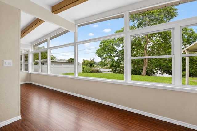 6819 MEADOWLAWN DRIVE N, St Petersburg, FL 33702