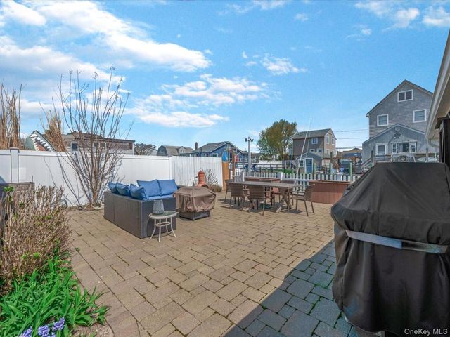 171 Annuskemunnica Road, Babylon, NY 11702