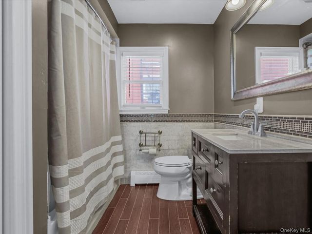 171 Annuskemunnica Road, Babylon, NY 11702