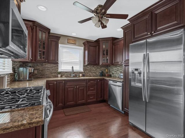 171 Annuskemunnica Road, Babylon, NY 11702