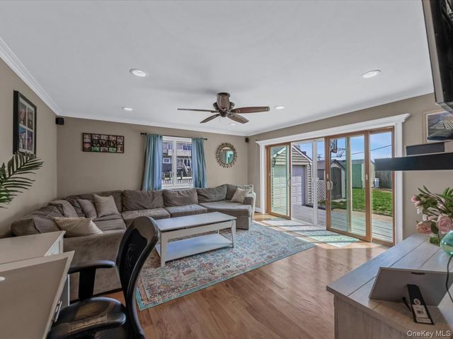 171 Annuskemunnica Road, Babylon, NY 11702