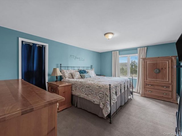 171 Annuskemunnica Road, Babylon, NY 11702