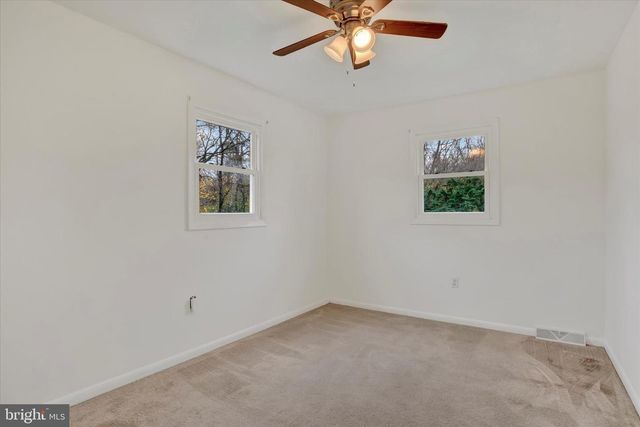 10 USZTICS LN, Dauphin, PA 17018