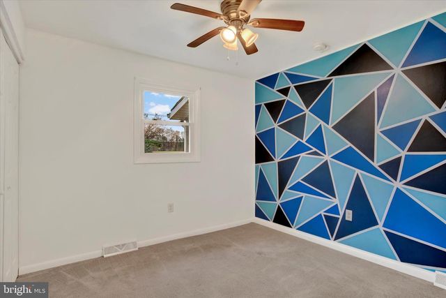 10 USZTICS LN, Dauphin, PA 17018