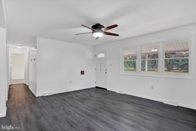 10 USZTICS LN, Dauphin, PA 17018