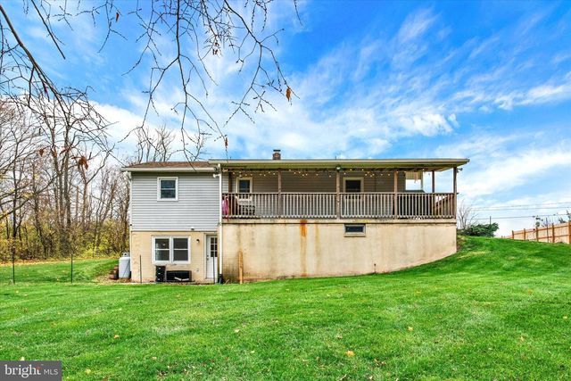 10 USZTICS LN, Dauphin, PA 17018