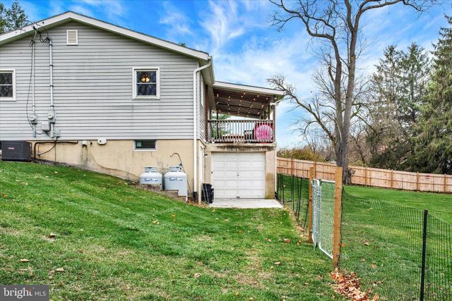 10 USZTICS LN, Dauphin, PA 17018