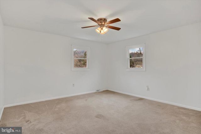 10 USZTICS LN, Dauphin, PA 17018