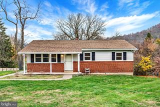 10 USZTICS LN, Dauphin, PA 17018