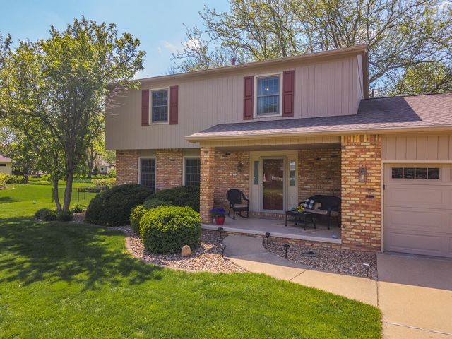 8833 Tamarac Way, Bloomington, IL 61705