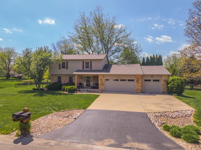 8833 Tamarac Way, Bloomington, IL 61705