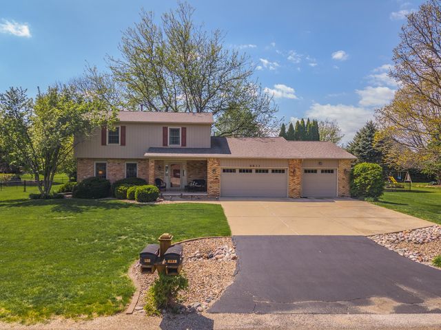 8833 Tamarac Way, Bloomington, IL 61705