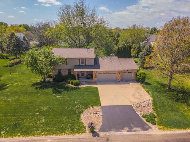 8833 Tamarac Way, Bloomington, IL 61705