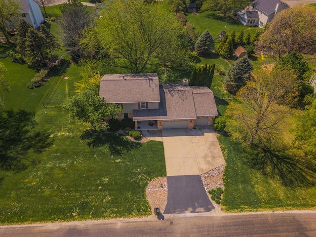 8833 Tamarac Way, Bloomington, IL 61705