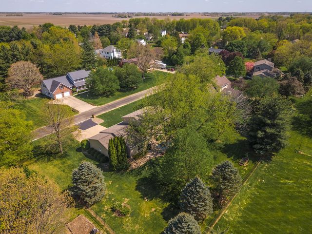 8833 Tamarac Way, Bloomington, IL 61705