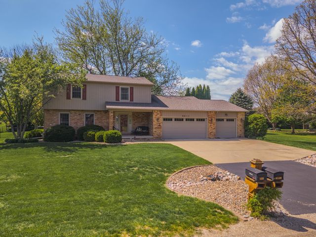 8833 Tamarac Way, Bloomington, IL 61705