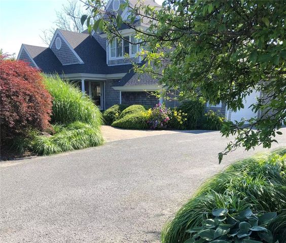 611 Wolcott Avenue, Middletown, RI 02842