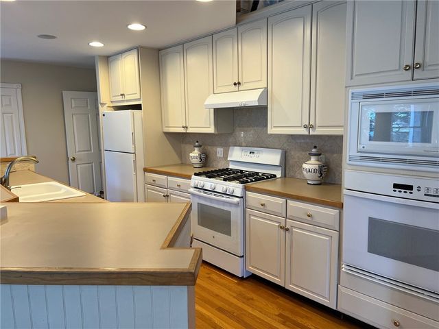 611 Wolcott Avenue, Middletown, RI 02842