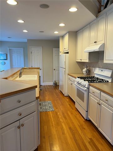 611 Wolcott Avenue, Middletown, RI 02842