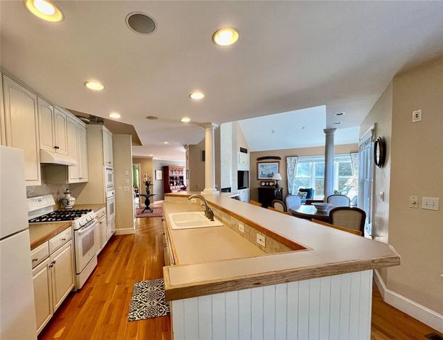 611 Wolcott Avenue, Middletown, RI 02842