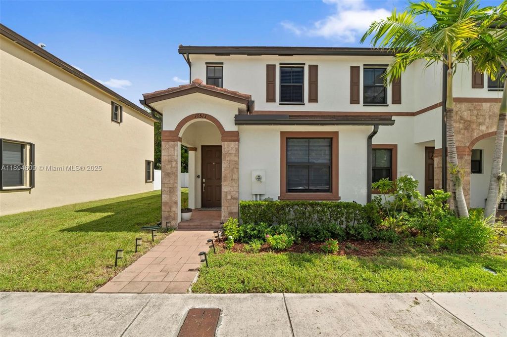 10513 W 32nd Ln, Hialeah, FL 33018