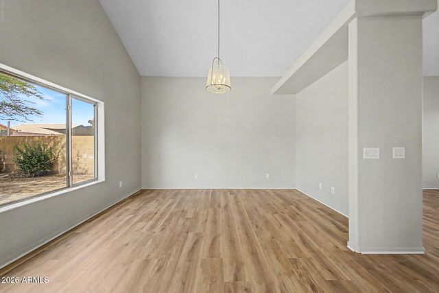 8002 W PRESTON Lane, Phoenix, AZ 85043