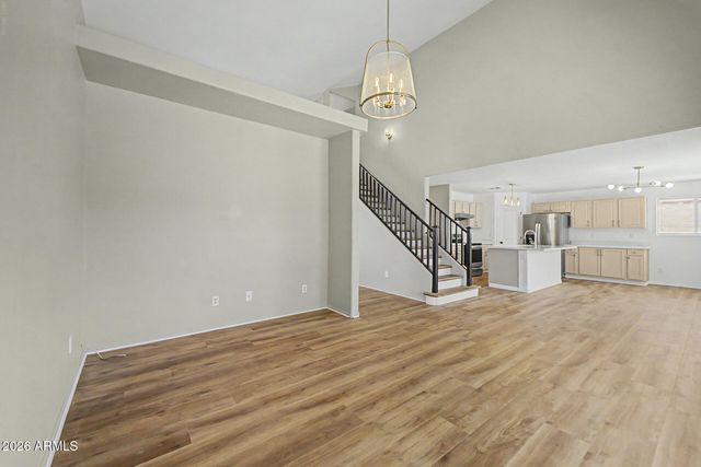 8002 W PRESTON Lane, Phoenix, AZ 85043