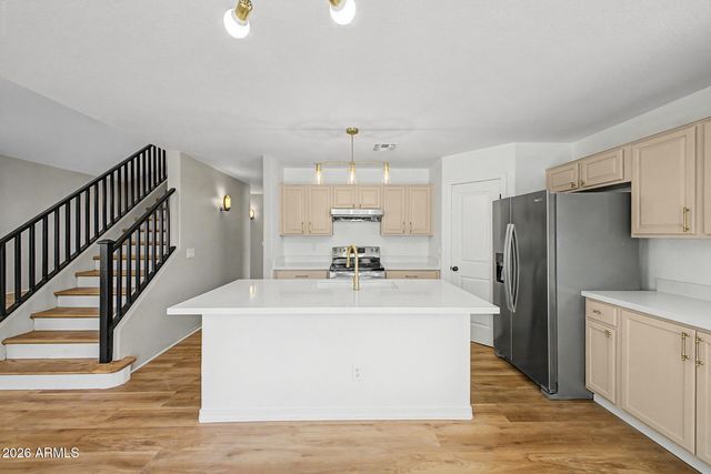 8002 W PRESTON Lane, Phoenix, AZ 85043