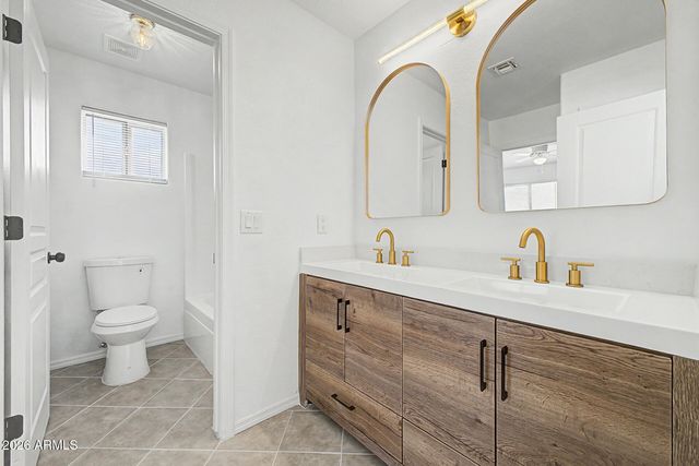 8002 W PRESTON Lane, Phoenix, AZ 85043