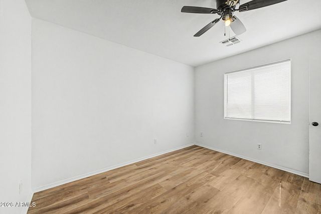 8002 W PRESTON Lane, Phoenix, AZ 85043