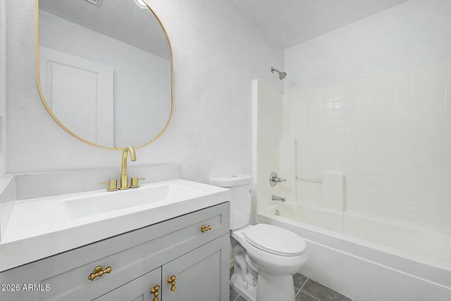 8002 W PRESTON Lane, Phoenix, AZ 85043