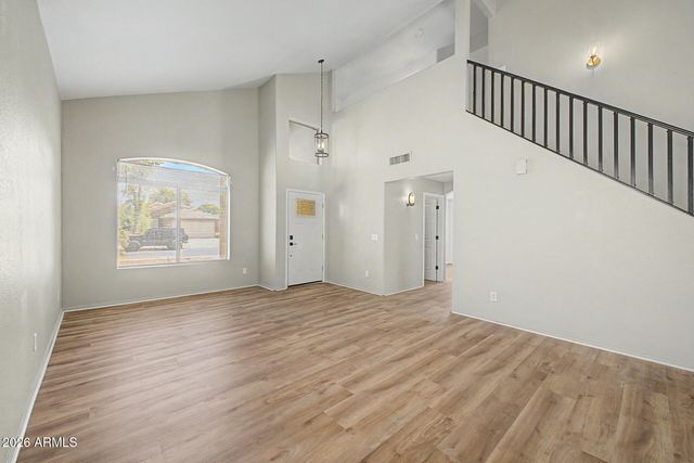 8002 W PRESTON Lane, Phoenix, AZ 85043