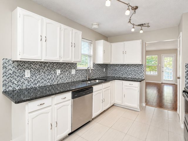 302 Rosemary, Euless, TX 76039