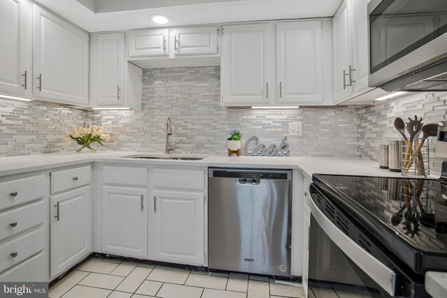 8263 BERRYFIELD DR, Nottingham, MD 21236