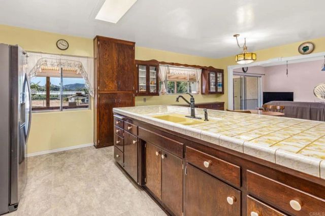 2721 Surrey Lane, Escondido, CA 92029