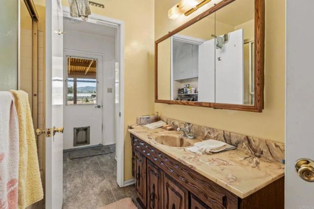 2721 Surrey Lane, Escondido, CA 92029