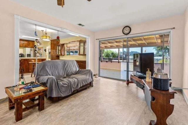 2721 Surrey Lane, Escondido, CA 92029