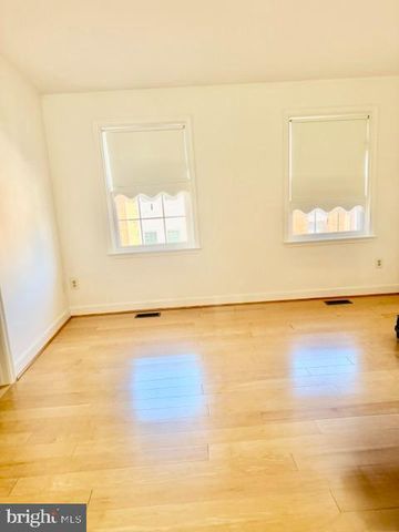 8015 MERRY OAKS CT, Vienna, VA 22182
