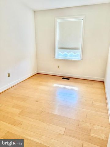 8015 MERRY OAKS CT, Vienna, VA 22182