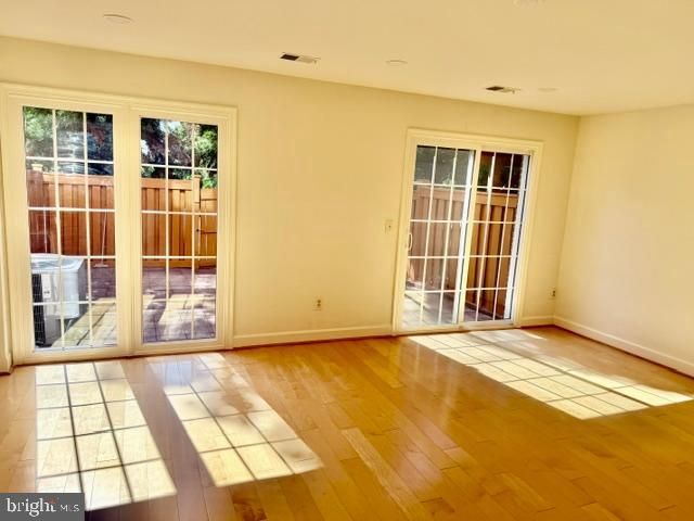 8015 MERRY OAKS CT, Vienna, VA 22182