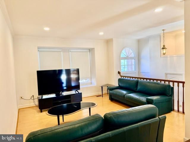 8015 MERRY OAKS CT, Vienna, VA 22182