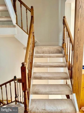 8015 MERRY OAKS CT, Vienna, VA 22182